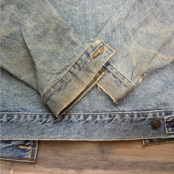 Vintage Denim Jean Jacket with One of a Kind Corgi Mural Masterpiece! - Picture 9 of 11